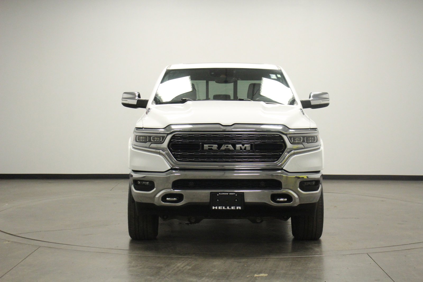 Used 2021 RAM Ram 1500 Pickup Limited with VIN 1C6SRFHMXMN832986 for sale in Pontiac, IL