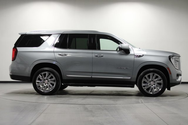 2025 GMC Yukon Denali - Photo 2