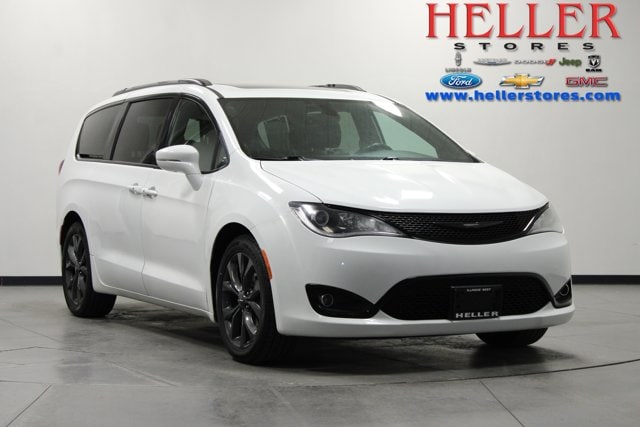 2018 Chrysler Pacifica Limited's photo
