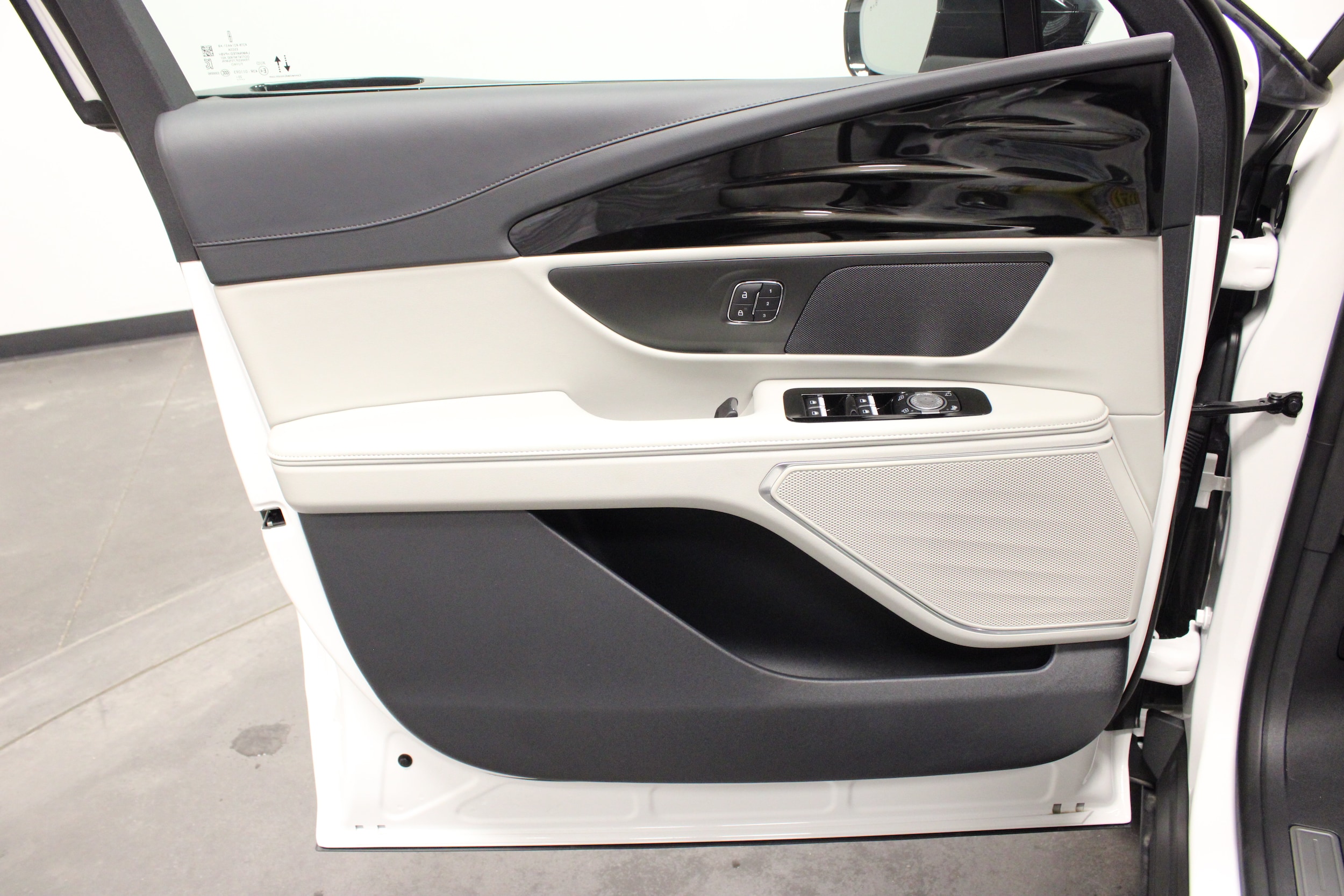 2026 Lincoln Nautilus Premiere - Photo 17