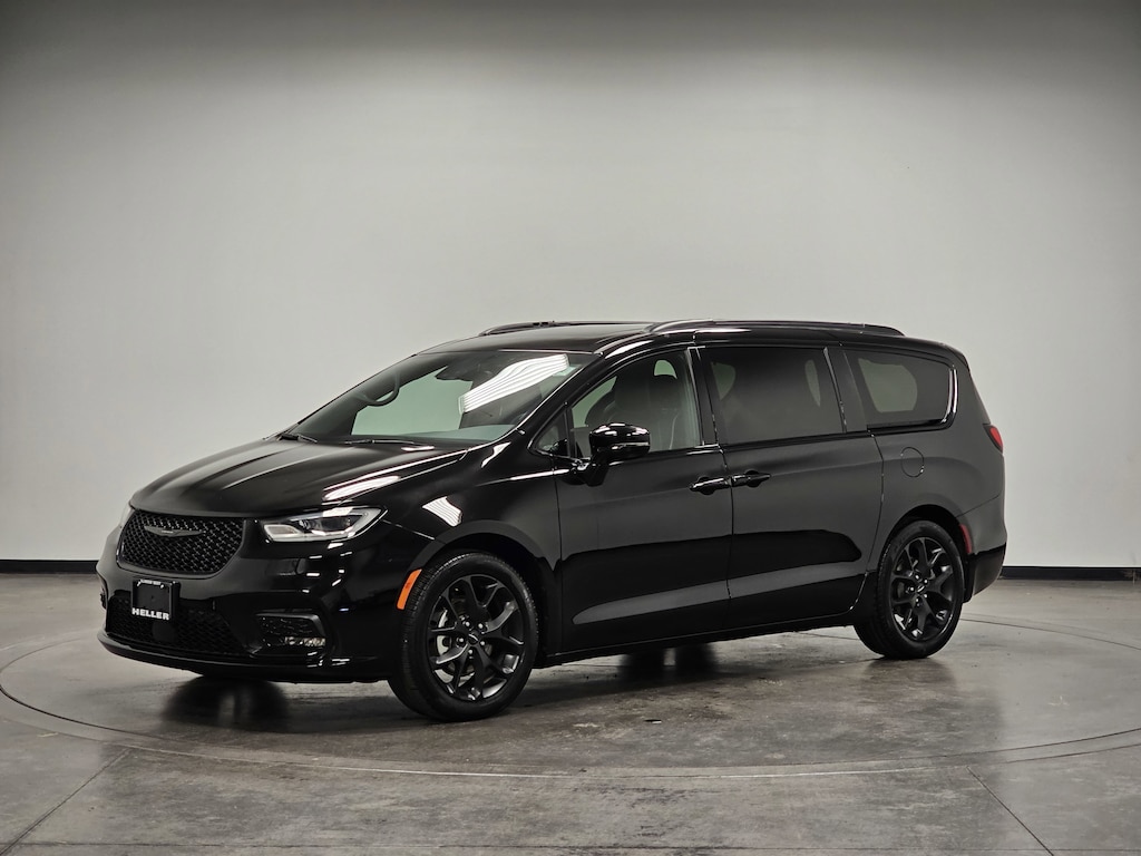 Used 2025 Chrysler Pacifica Limited Passenger Van
