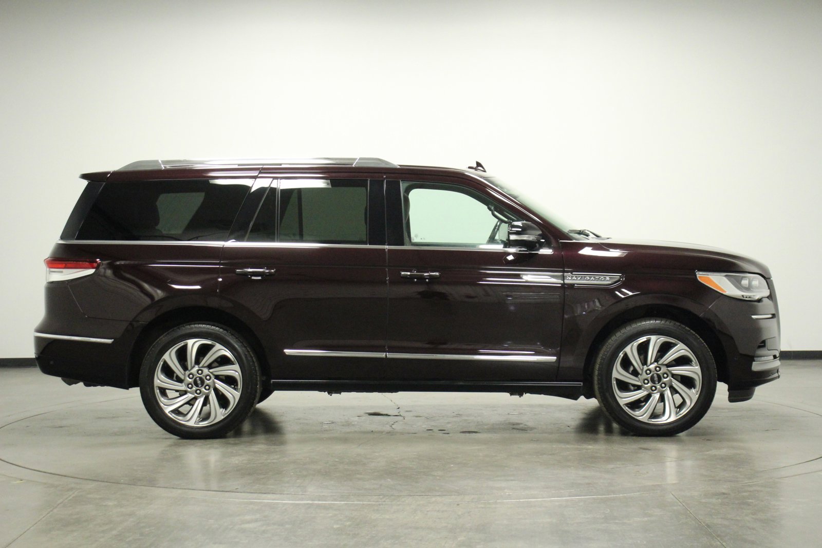 Used 2023 Lincoln Navigator Reserve with VIN 5LMJJ2LG0PEL04246 for sale in Pontiac, IL