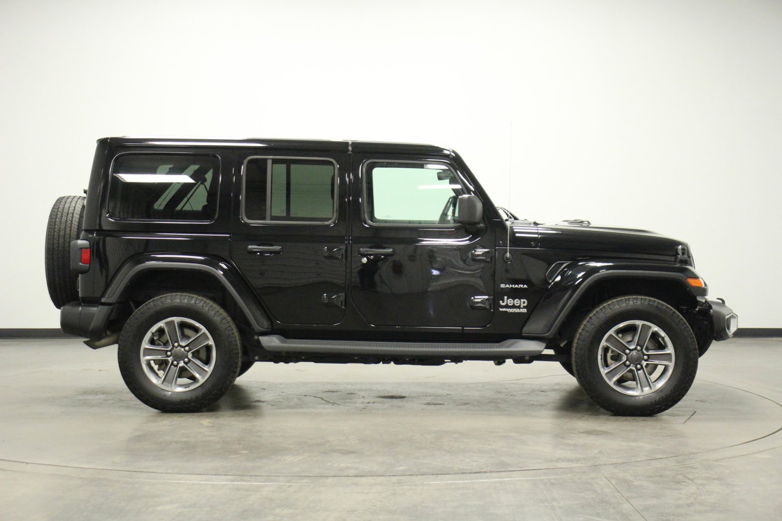 Used 2022 Jeep Wrangler Unlimited Sahara with VIN 1C4HJXEN7NW161835 for sale in Pontiac, IL