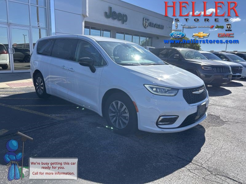 2024 Chrysler Pacifica PHEV