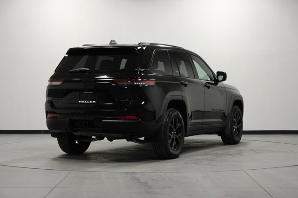 Used 2025 Jeep Grand Cherokee Laredo SUV
