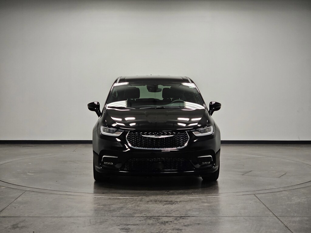 Used 2025 Chrysler Pacifica Select Passenger Van