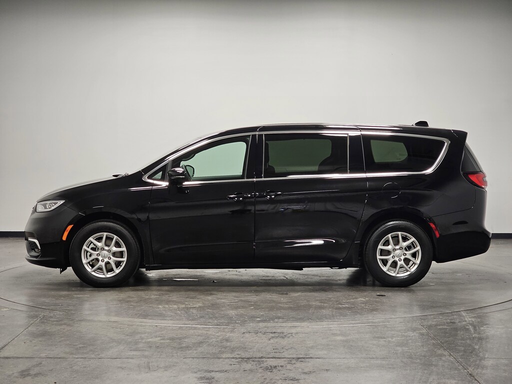 Used 2025 Chrysler Pacifica Select Passenger Van