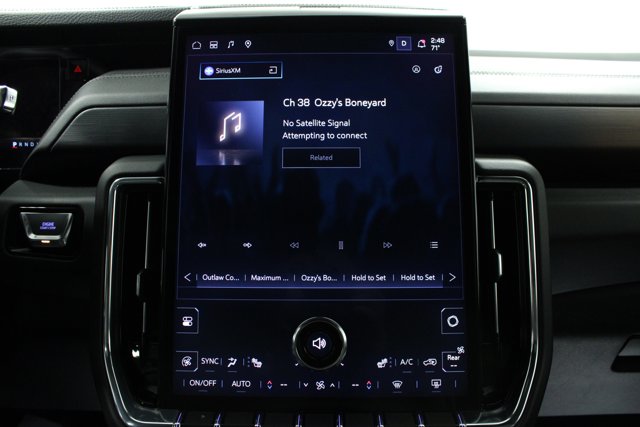 2025 GMC Yukon Denali - Photo 21