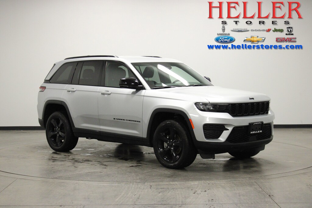 Used 2023 Jeep Grand Cherokee Laredo SUV