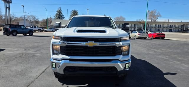 2024 Chevrolet Silverado 3500HD LT - Photo 4