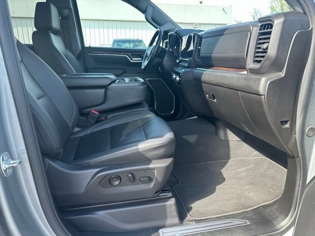 2025 GMC Sierra 1500 SLT - Photo 9