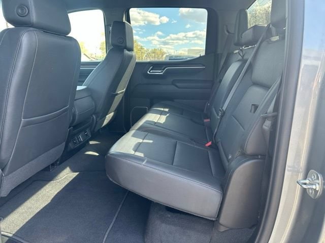 2025 GMC Sierra 1500 SLT - Photo 13