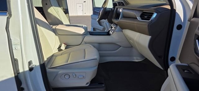 2024 GMC Yukon Denali - Photo 19