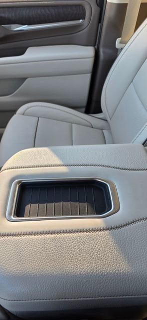 2024 GMC Yukon Denali - Photo 28