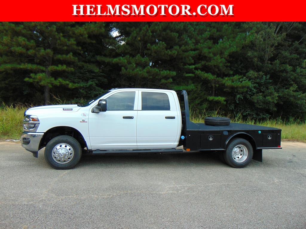 New 2025 Ram 3500 Chassis Cab 3500 TRADESMAN CREW CAB CHASSIS 4X4 60' CA Pickup