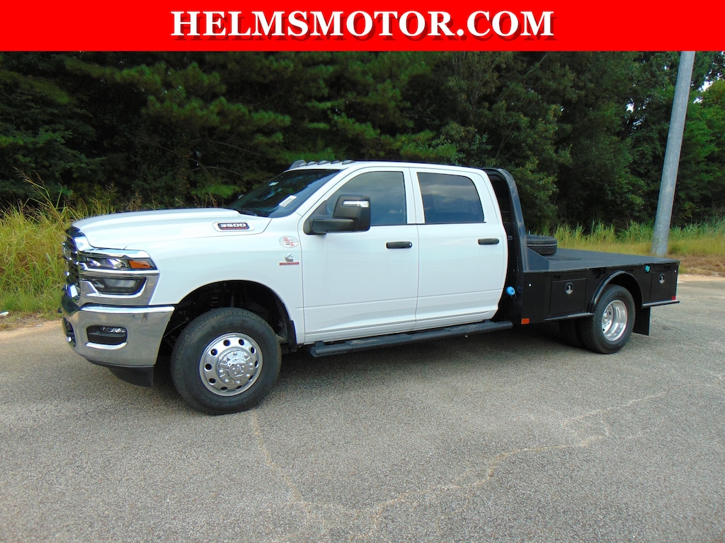 New 2025 Ram 3500 Chassis Cab 3500 TRADESMAN CREW CAB CHASSIS 4X4 60' CA Pickup