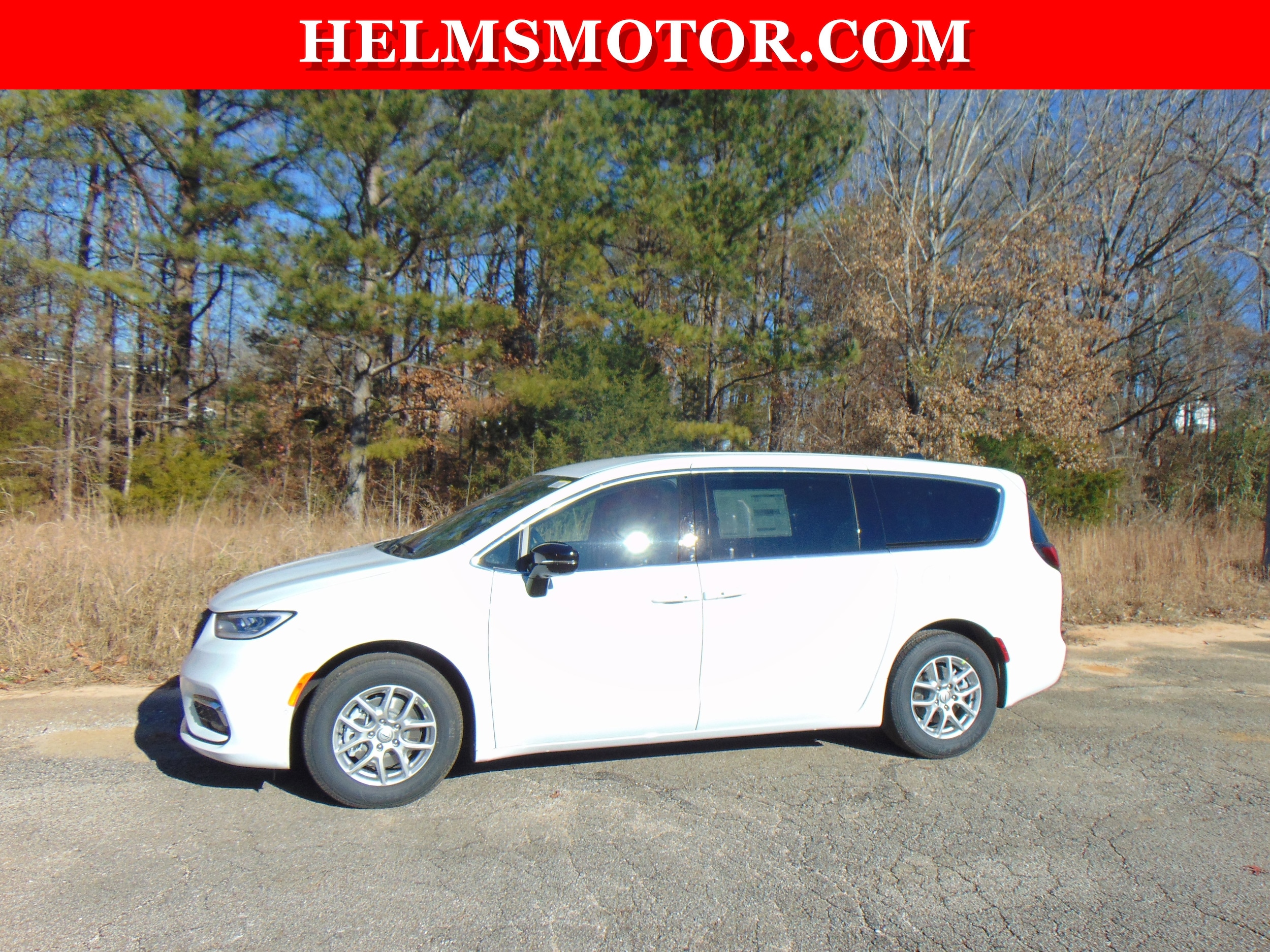 2026 Chrysler Pacifica Select's photo