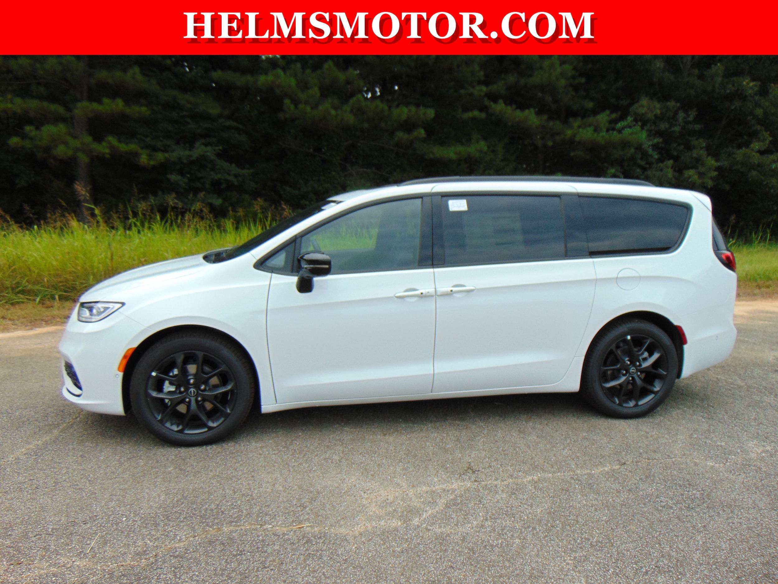 2025 Chrysler Pacifica Passenger Van 