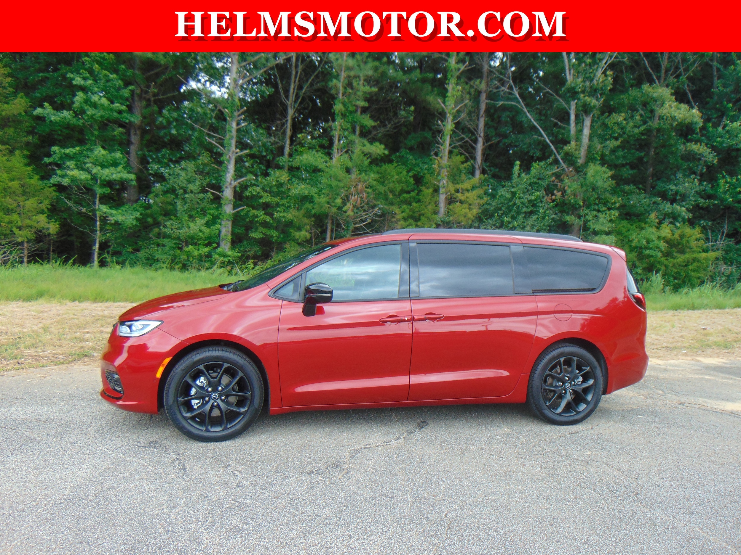 2025 Chrysler Pacifica Limited's photo