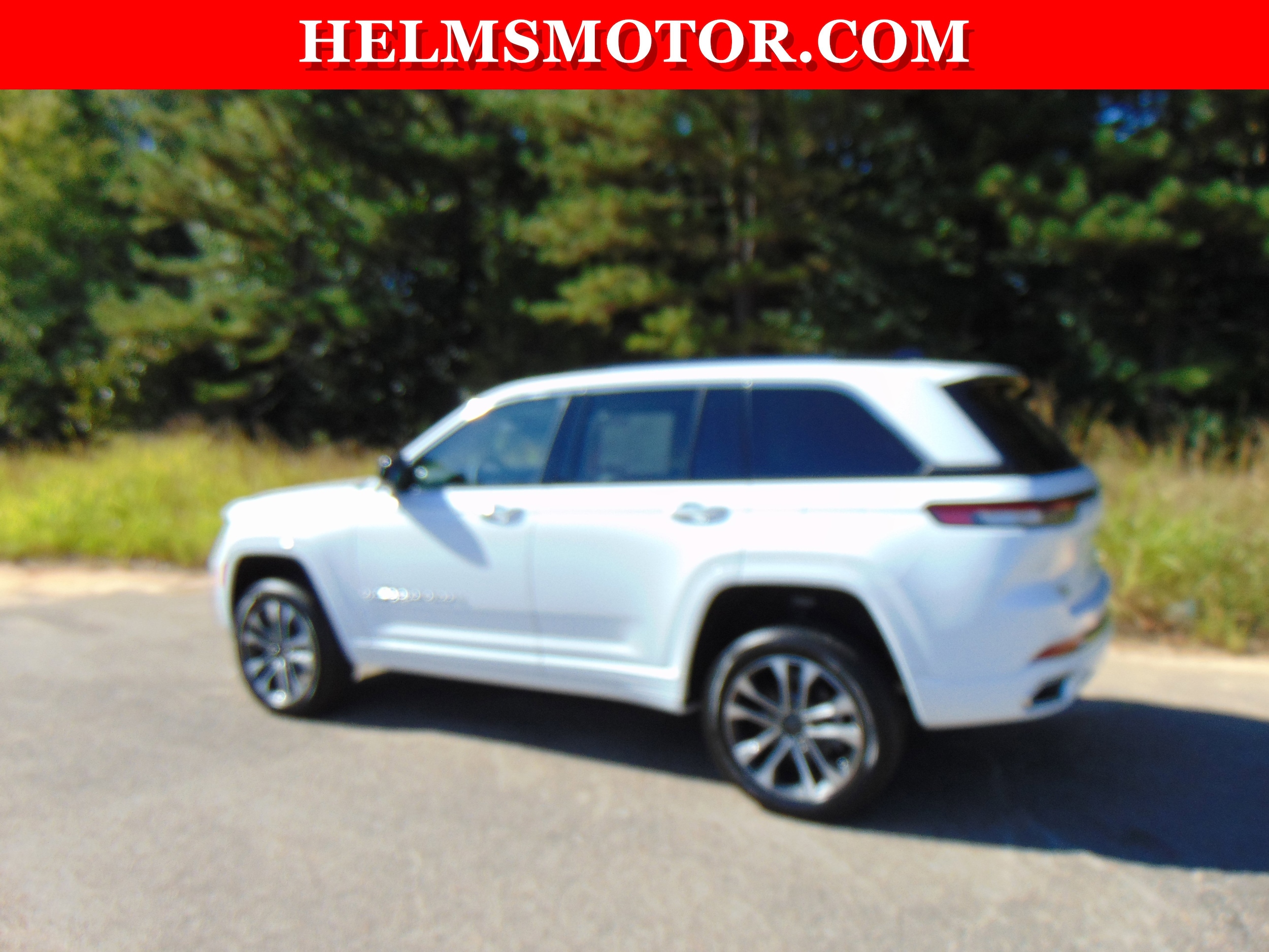2023 Jeep Grand Cherokee Overland photo 3