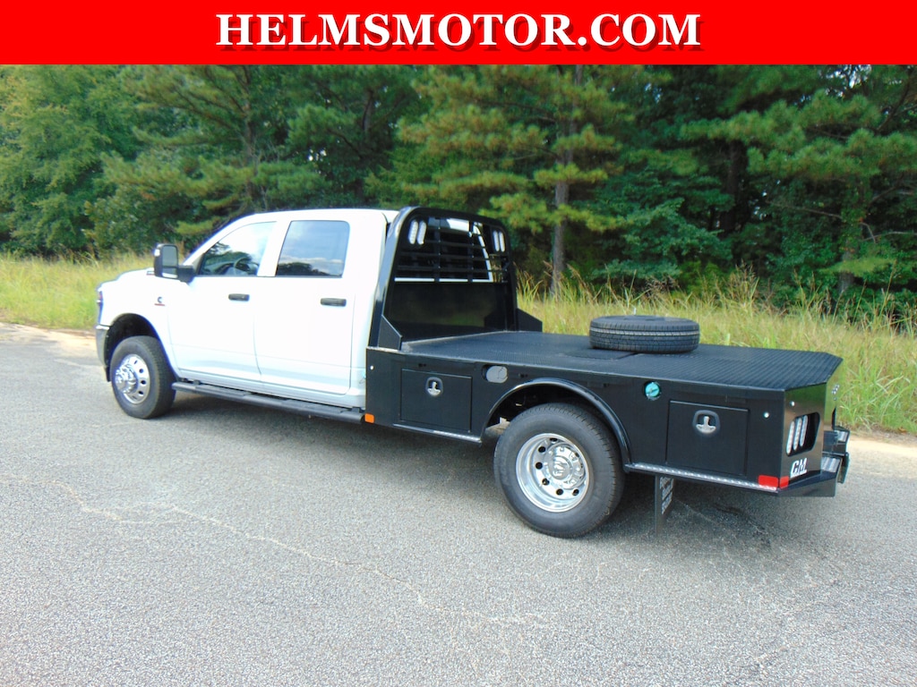 New 2025 Ram 3500 Chassis Cab 3500 TRADESMAN CREW CAB CHASSIS 4X4 60' CA Pickup