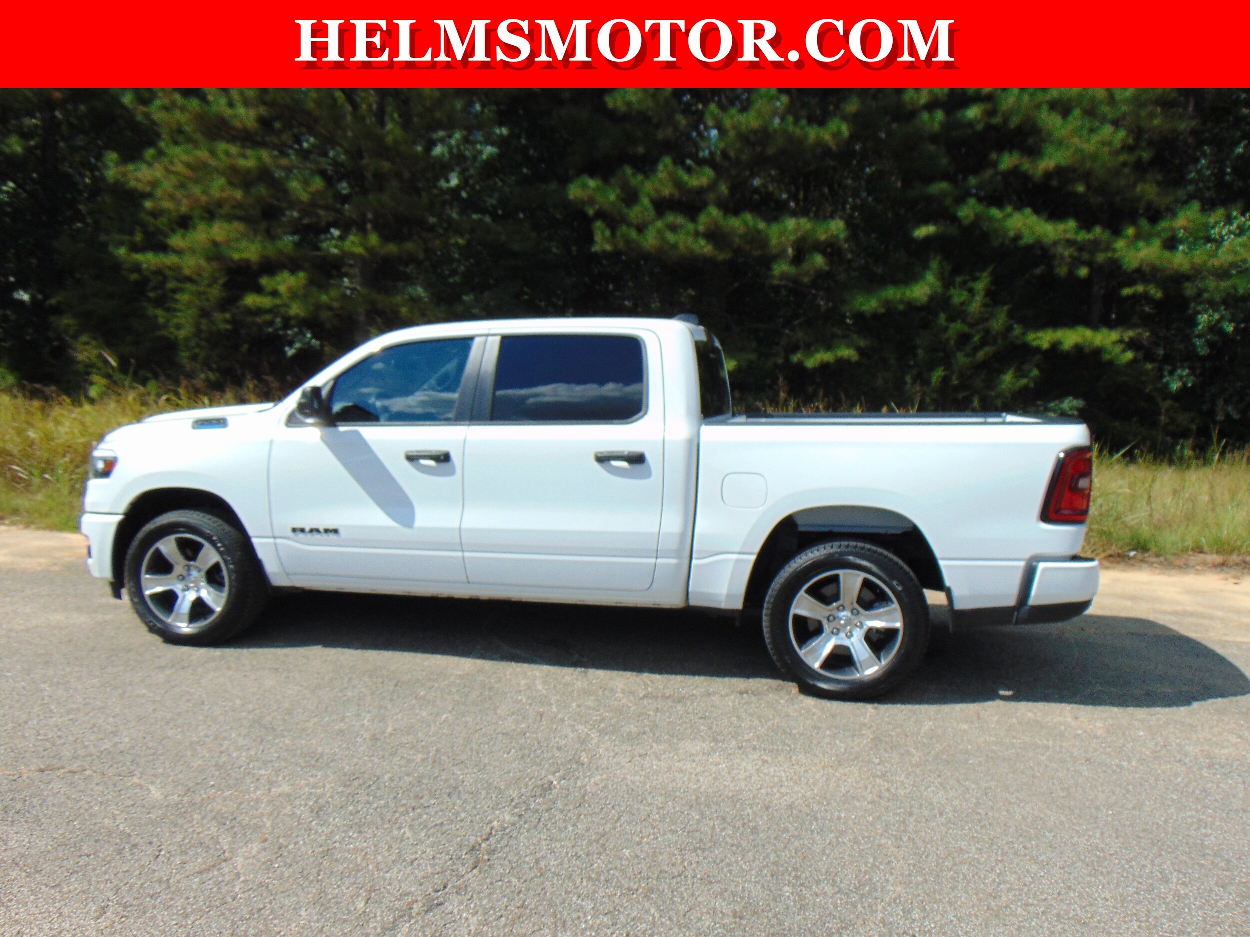 2025 Ram 1500 Tradesman photo 4