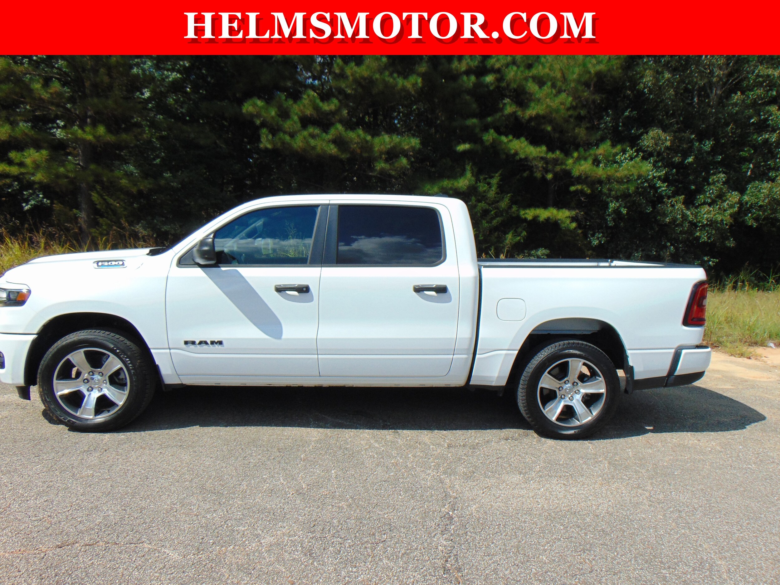 2025 Ram 1500 Tradesman photo 3