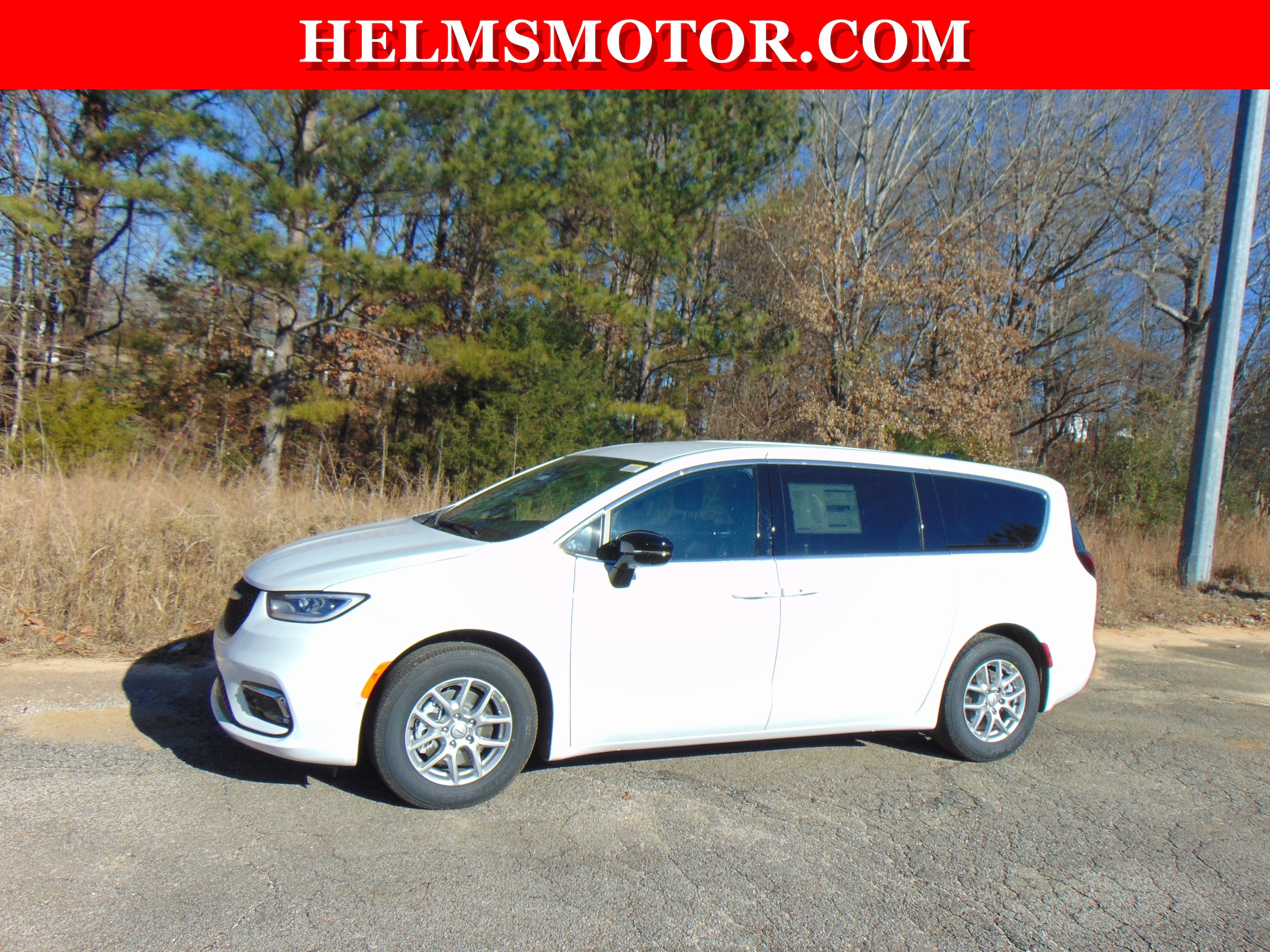 2026 Chrysler Pacifica Select's photo