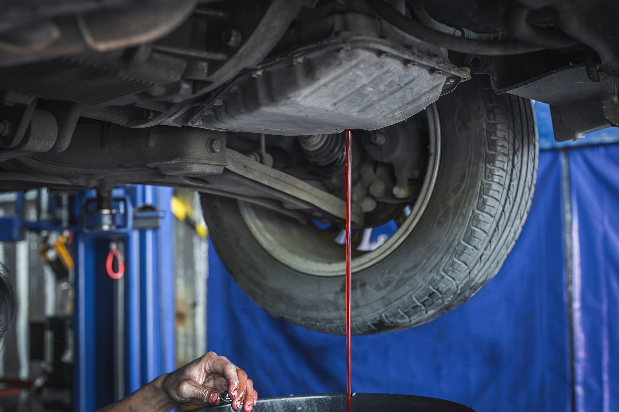 transmission fluid pouring