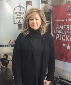 Staff member Becky Helms from ID_acfea0