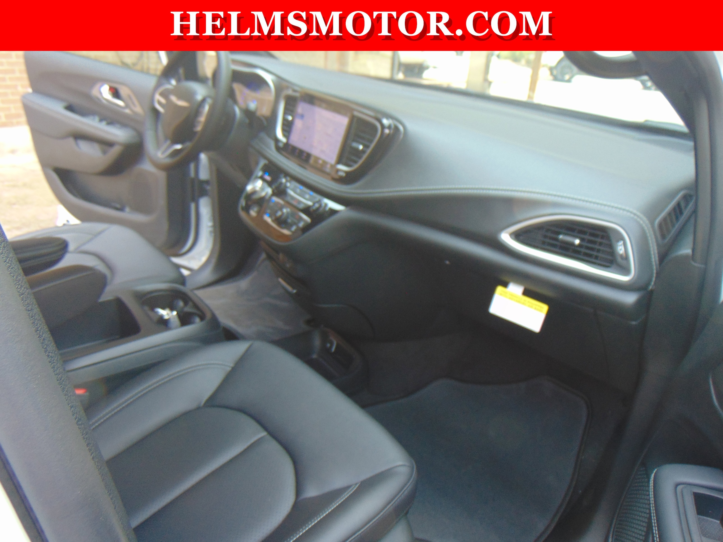 2026 Chrysler Pacifica Select - Photo 38