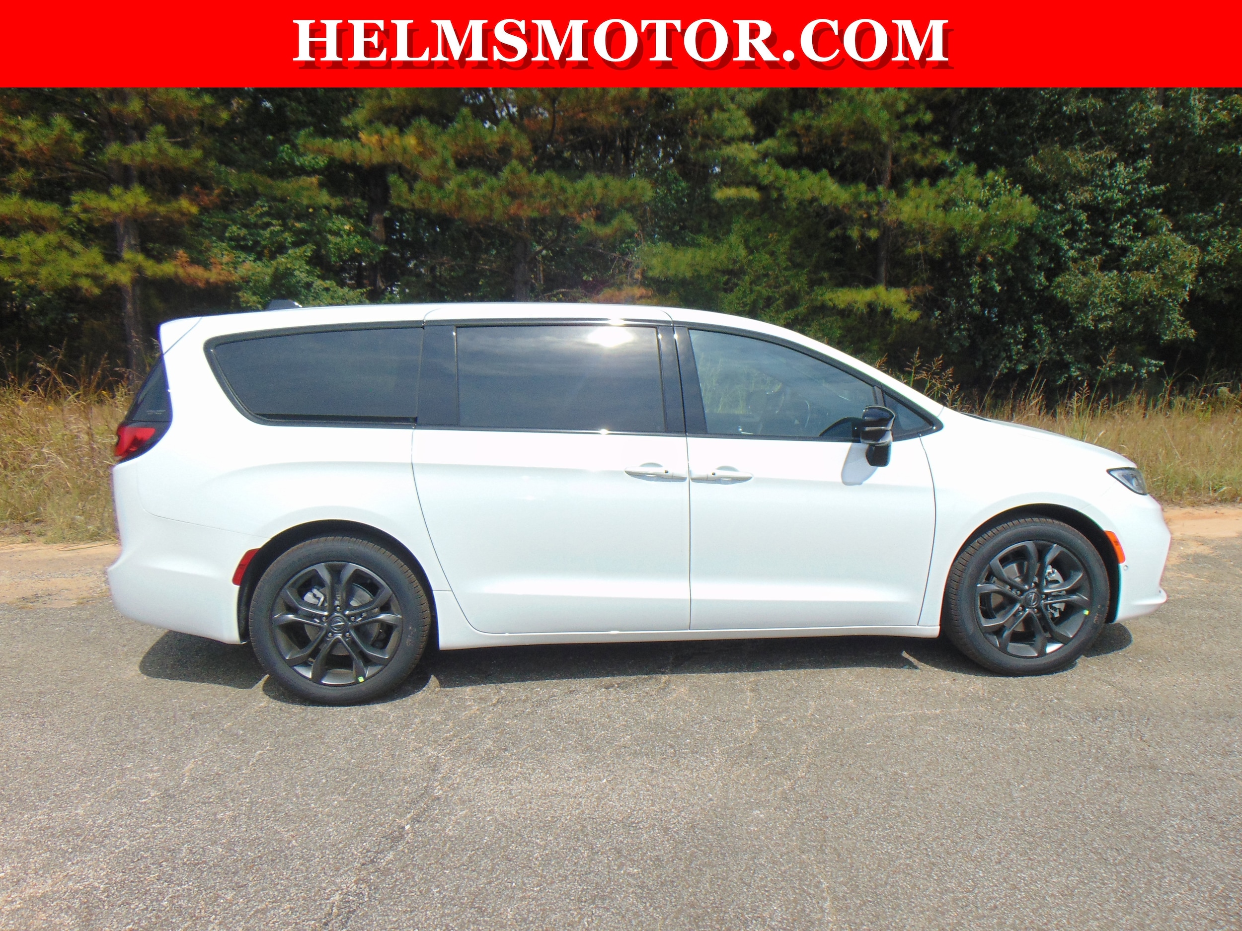 2026 Chrysler Pacifica Select - Photo 13