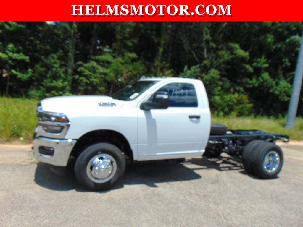 New 2026 Ram 3500 TRADESMAN CHASSIS REGULAR CAB 4X4 60' CA Pickup