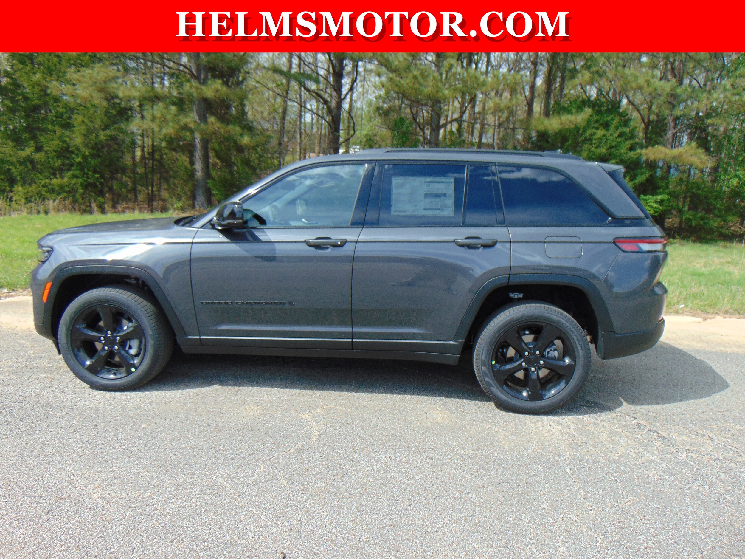 2025 Jeep Grand Cherokee Limited photo 3