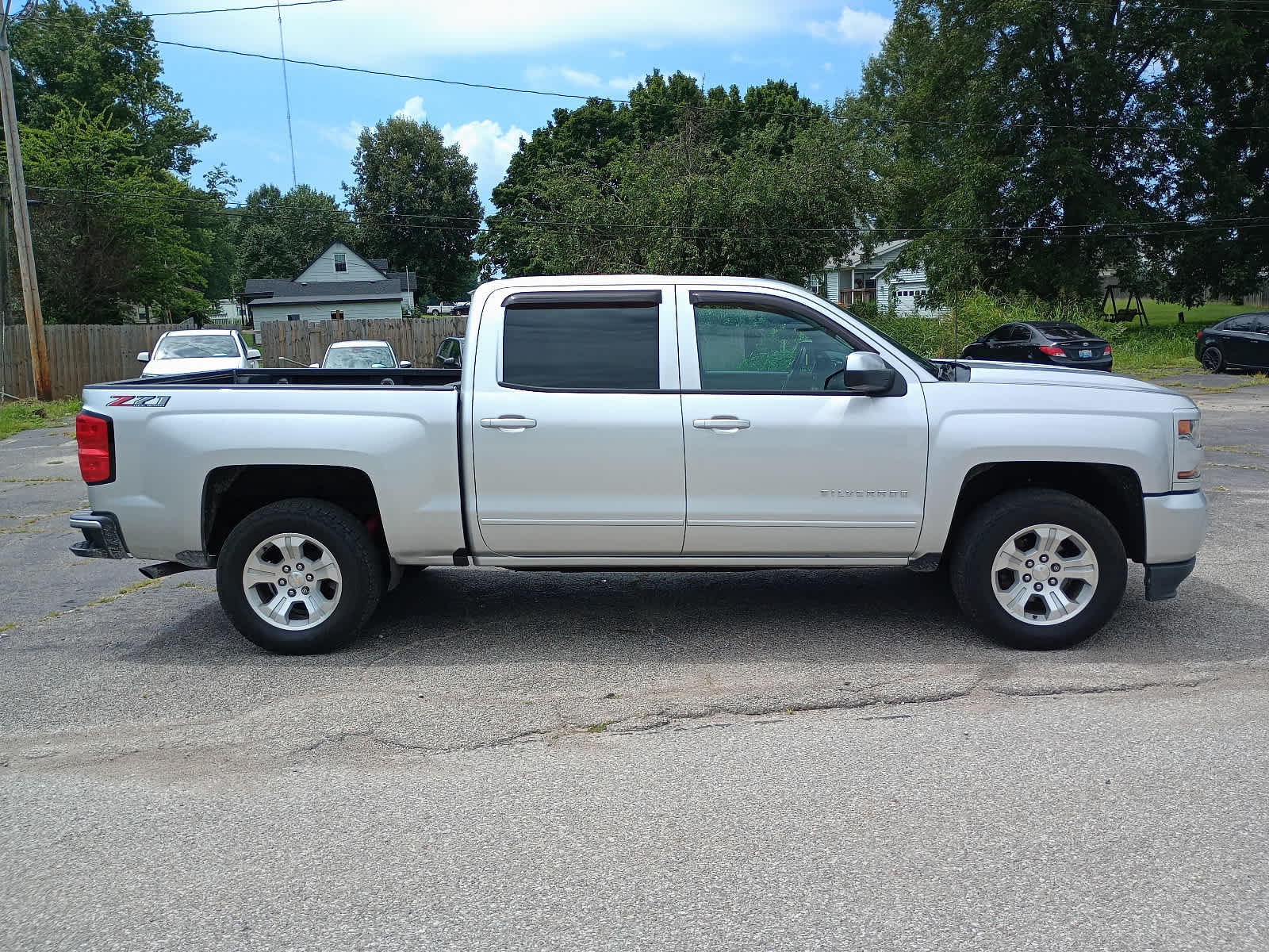 Used 2018 Chevrolet Silverado 1500 LT Z71 with VIN 3GCUKRECXJG444230 for sale in Henderson, KY