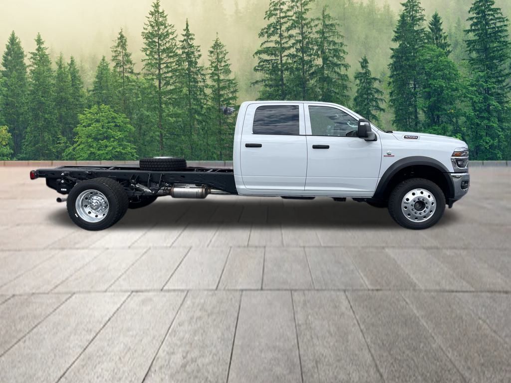 2025 Ram 5500 Tradesman photo 2