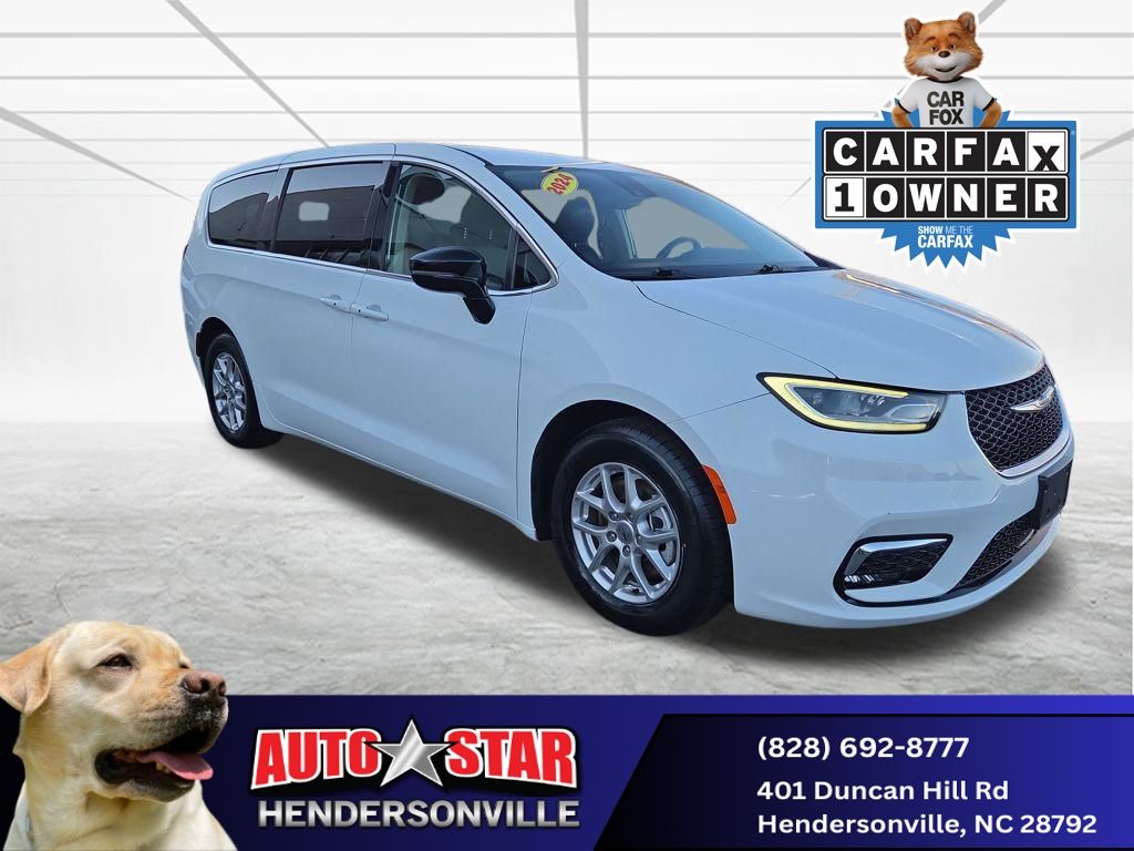 2024 Chrysler Pacifica Touring L's photo