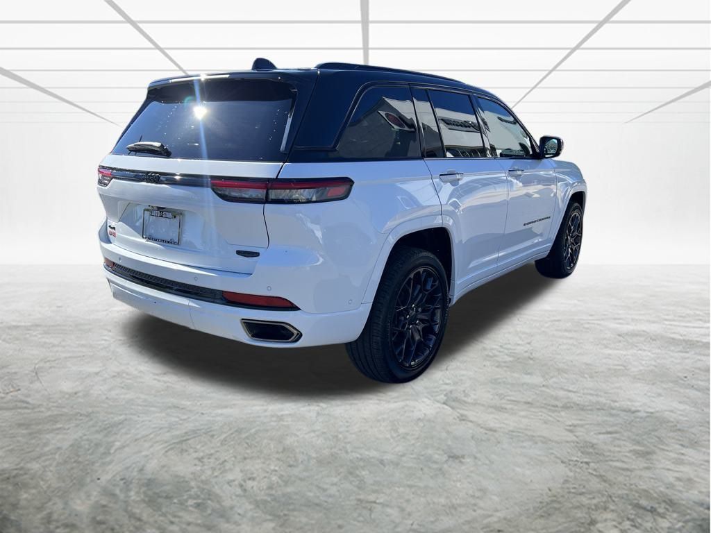2025 Jeep Grand Cherokee Summit Reserve photo 3