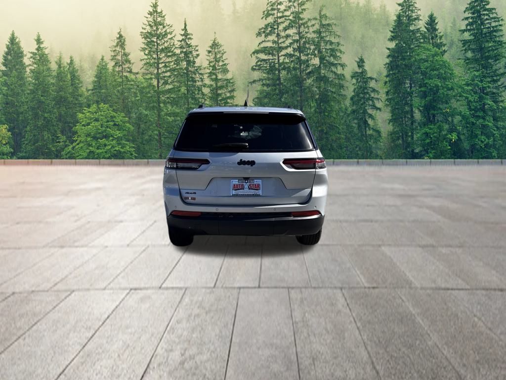 2025 Jeep Grand Cherokee Altitude photo 2
