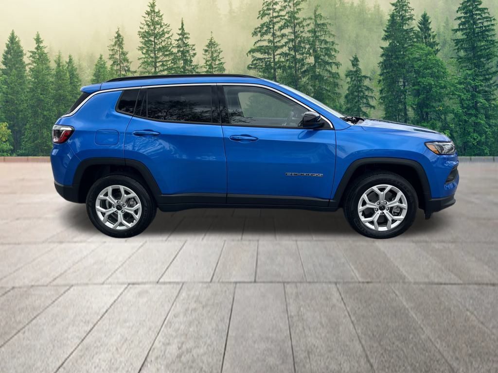 2025 Jeep Compass Latitude photo 2