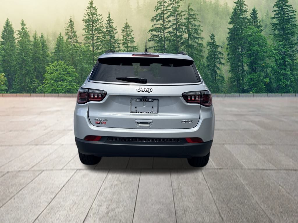 2025 Jeep Compass Latitude photo 4