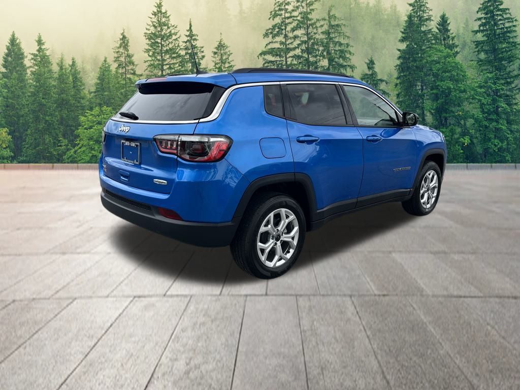 2025 Jeep Compass Latitude photo 3