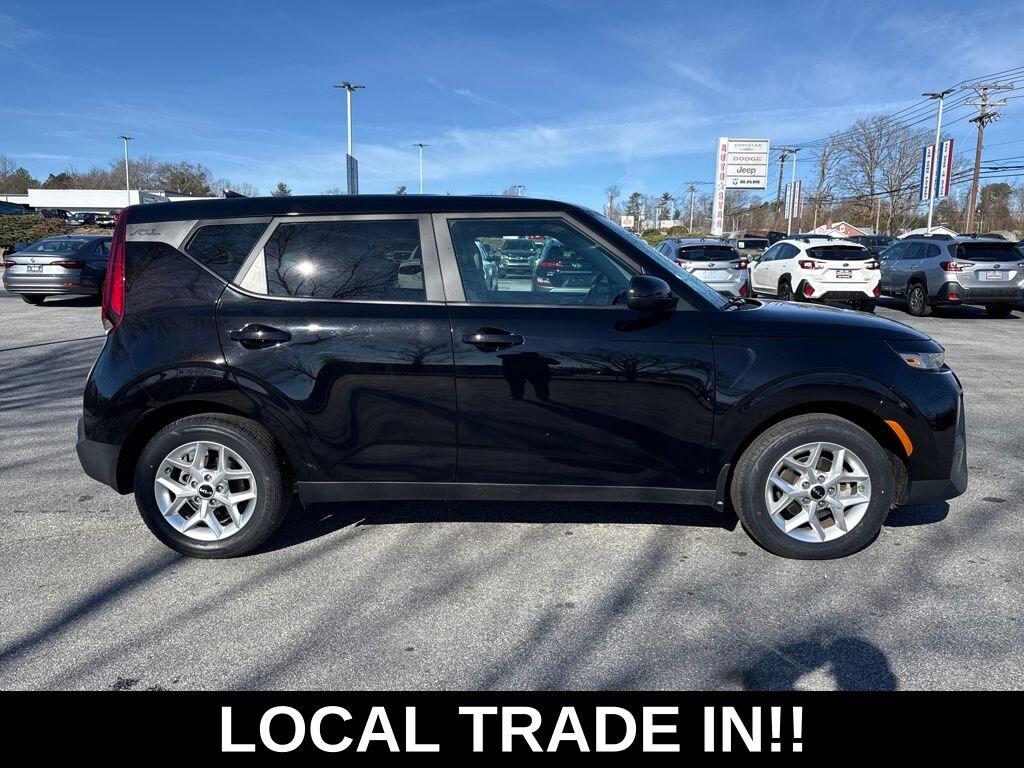 Used 2022 Kia Soul LX Hatchback