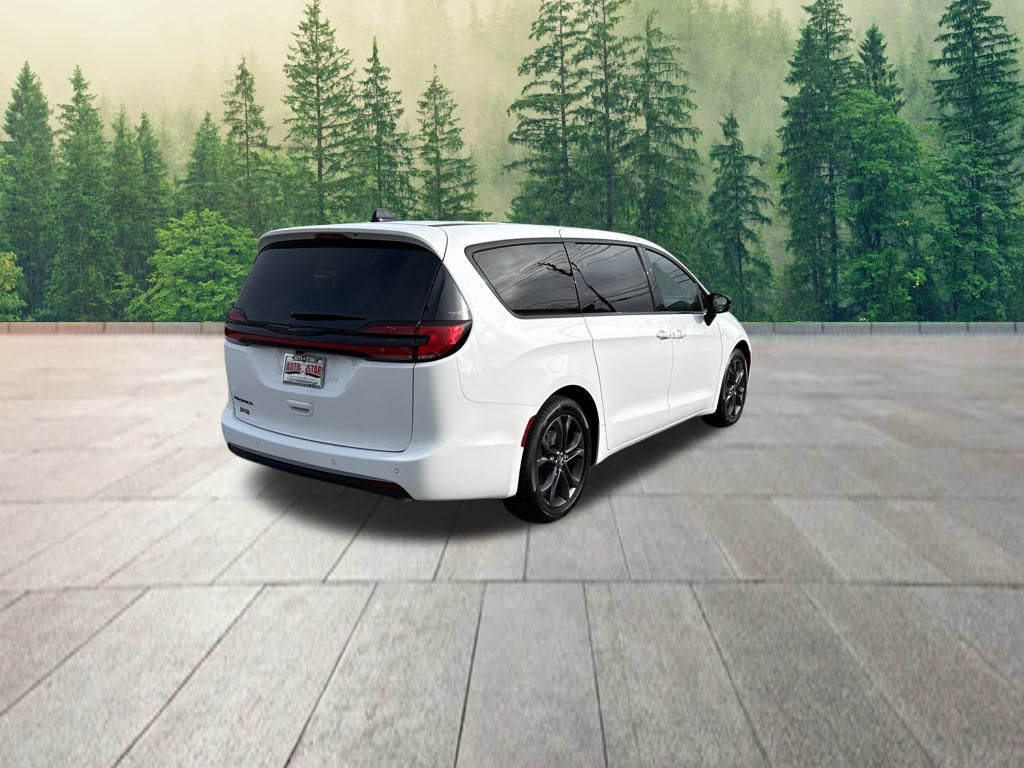 2026 Chrysler Pacifica photo 2