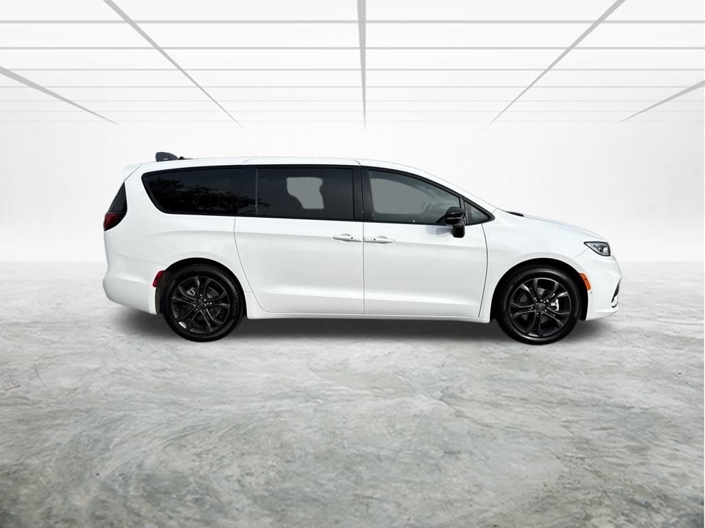 New 2026 Chrysler Pacifica Select Passenger Van
