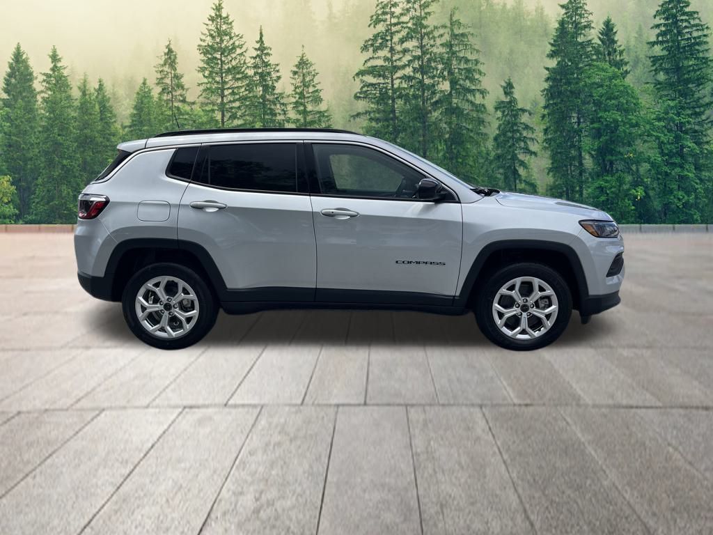 2025 Jeep Compass Latitude photo 2