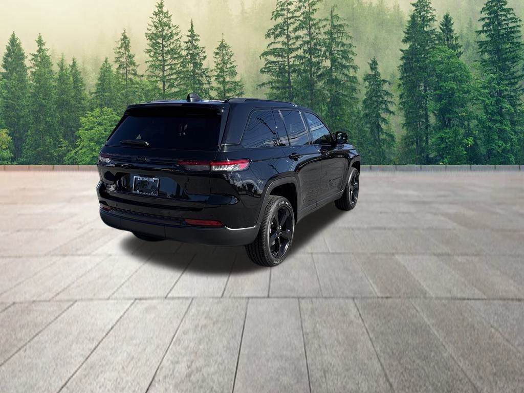 2025 Jeep Grand Cherokee Altitude photo 2
