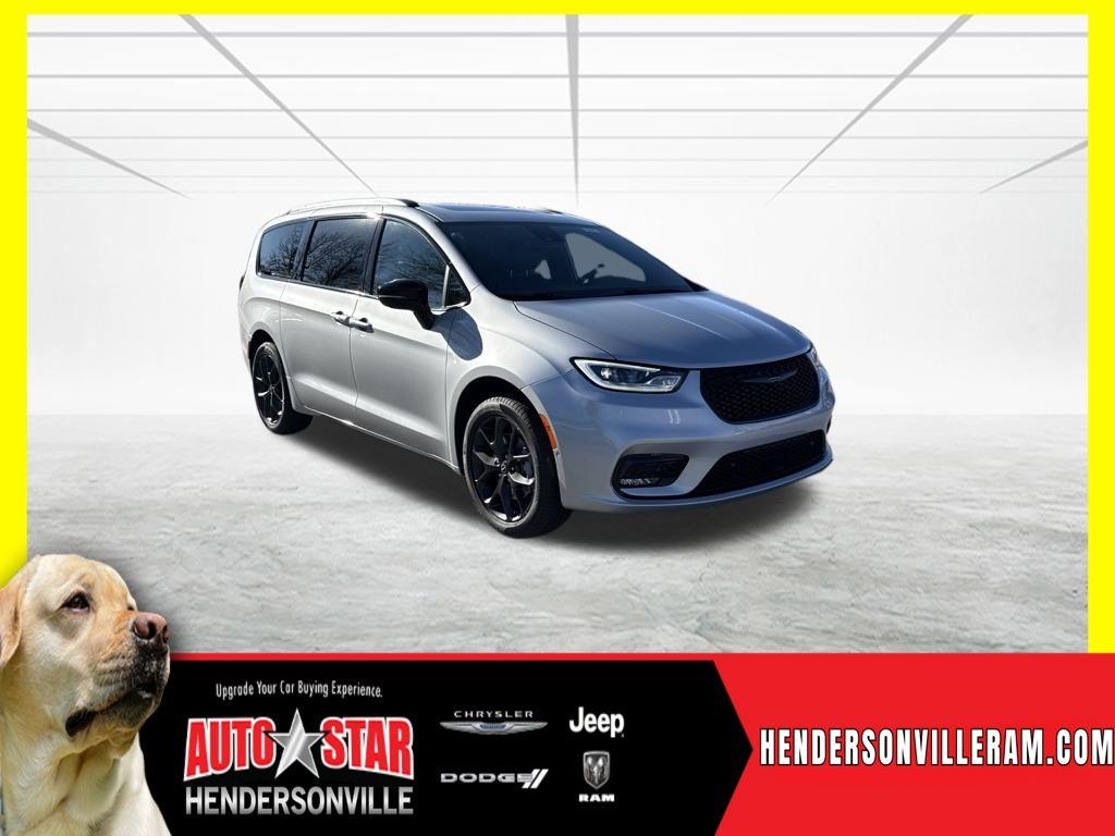 2026 Chrysler Pacifica Limited's photo