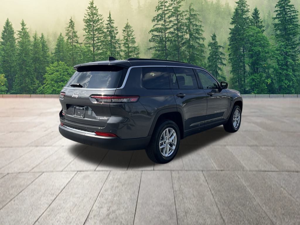 2025 Jeep Grand Cherokee Laredo photo 3
