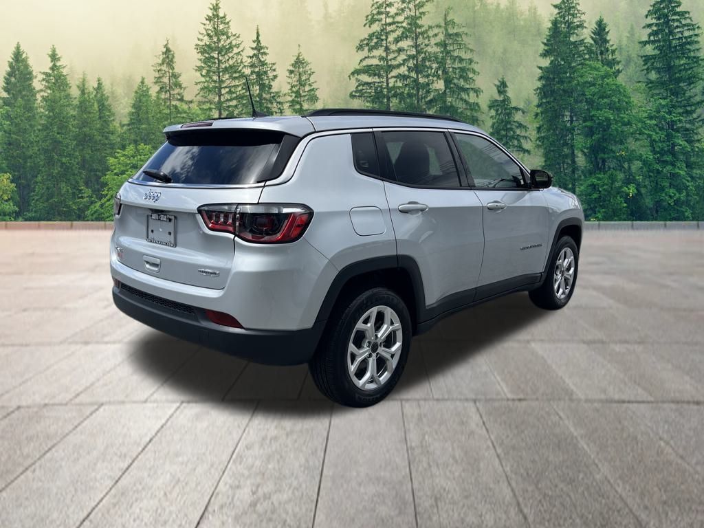 2025 Jeep Compass Latitude photo 3